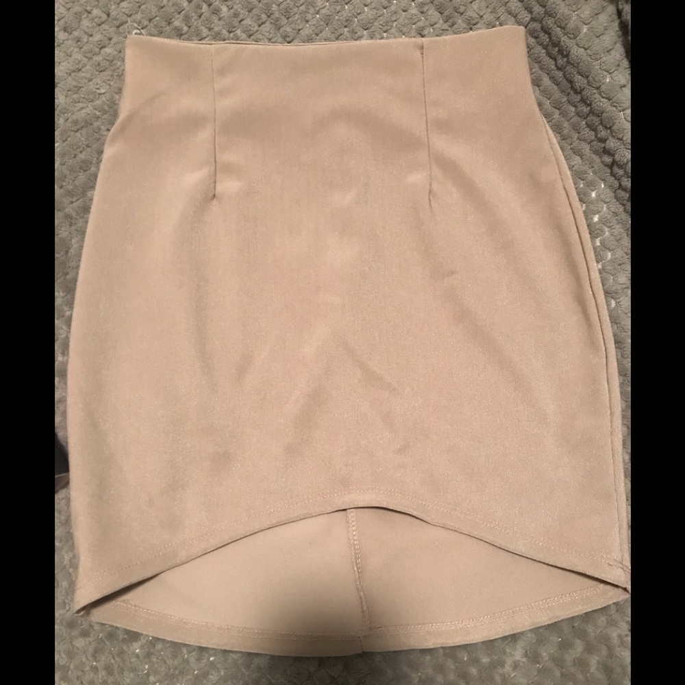Akira red label neutral color skirt